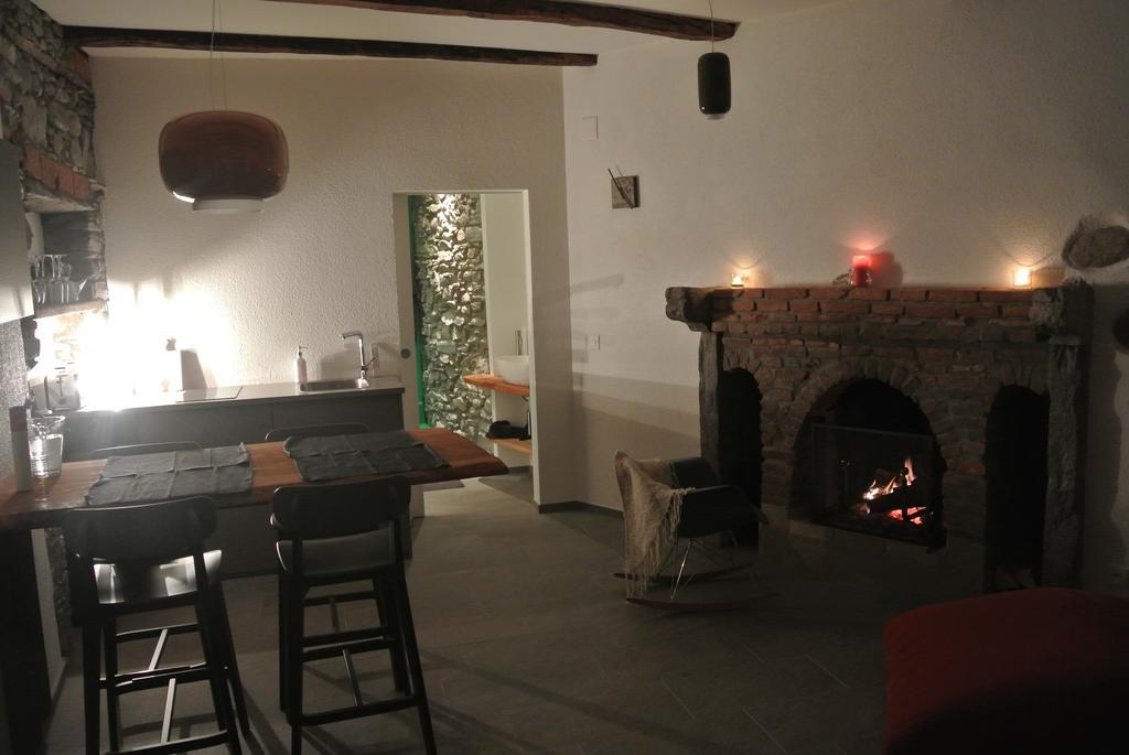 A Cà balade in Design Apartment Miglieglia Ruang foto